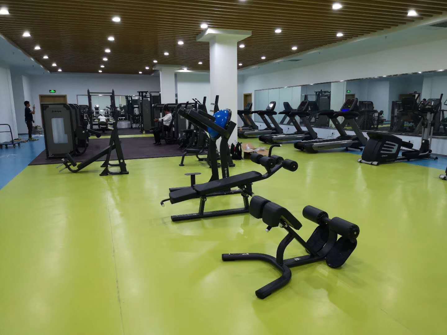 单位健身房器材